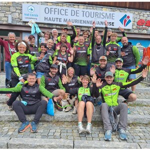 Ce week-end, la Team MADRES était au départ du Trail de Val Cenis 🏃‍♂️⛰️ Plus de 20 athlètes engagés sur des parcours allant de 15 à 73 km, avec jusqu’à 4000 m de dénivelé positif 💪 Une belle démonstration de solidarité, d’engagement… et de résistance à toute épreuve !Et bien sûr, tous fièrement équipés en tenue Poli 😎 Bravo à toute l’équipe @madres_club_multisports pour cette superbe représentation 👏#poliwear #trailrunning #espritclub #teampoli