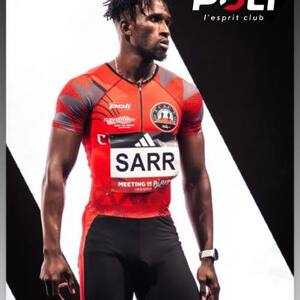 🔥 Mamadou-Fall SARR brille sur la scène internationale ! 🔥Après avoir remporté le meeting de Miramas avec un record du Sénégal sur 60m en 6’’54, @mamadoufallsarr du @cognacathletisme continue sur sa lancée en décrochant la 3ème place au @meetingparis !🥉Et toujours avec sa combinaison JENIA, qui l’accompagne dans ses performances exceptionnelles. 💨🏃‍♂️#Athlétisme #MamadouFallSarr #Performance #CognacAC #cognacac #meetingdeparis