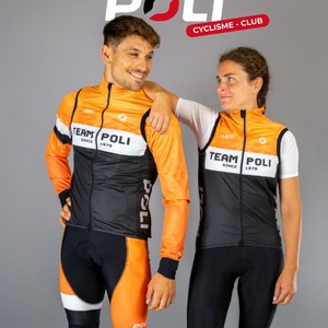Prêt(e)s pour la prochaine étape ? 🚴🏼‍♂️ Une nouvelle saison, c’est souvent l’occasion de faire évoluer les choses, de se fixer de nouveaux objectifs… et pourquoi pas de renouveler les couleurs de son équipe ! 🔥 Chez POLI, nous vous accompagnons dans la création de vos tenues cyclisme personnalisées, à l’image de votre club et de votre équipe. ❤️ Alors, vous partez sur quoi pour cette nouvelle saison ? 👉 Rendez-vous sur poli.fr pour vos projets club ou contactez-nous directement. #teamPOLI #Cyclisme #Cycling