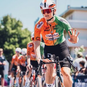 🚴♀️ Le Tour de France Femmes démarre !À partir du 1er août, l’équipe St Michel - PREFERENCE HOME - Auber93 prendra le départ du Tour de France Femmes 2026, de Lausanne à Nice. 🇫🇷Chez POLI, nous sommes fiers d’accompagner l’équipe et de la voir porter nos tenues sur les routes du Tour.Après des mois de préparation, place à la course, aux kilomètres, aux cols, aux sprints et aux grands moments de cyclisme. 🔥Allez les filles, toute la Team POLI est derrière vous ! 💪🚴♀️@auber93cyclisme #POLI #StMichel #Auber93 #PreferenceHome #Premiertech #TourDeFranceFemmes #TDFF #CyclismeFéminin #Cyclisme