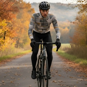 🚴♂️ Collection SCRIBLA - La signature du cyclisme Issu de la gamme Performance, ce maillot manches longues unisexe est conçu pour les cyclistes qui veulent pousser leurs limites sans sacrifier le confort. Sa maille hiver technique régule la température et assure une isolation optimale, sortie après sortie.👉 Exprimez votre style sur la route.#cyclisme #cycling #poliwear